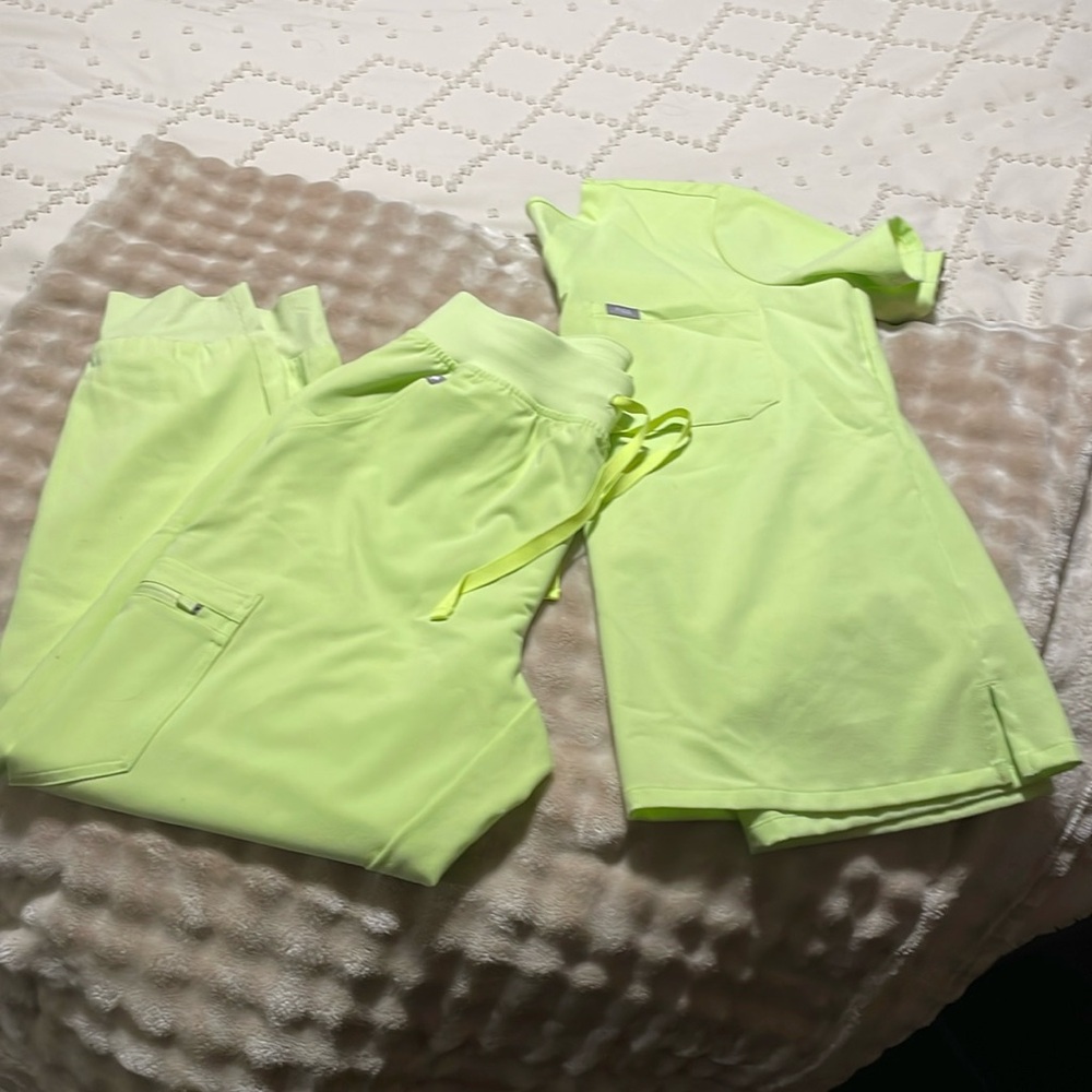 High waisted FIGS scrub set